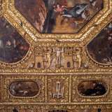 � dominato dalla tele seicentesche dipinte dal bitontino Carlo Rosa, decorate con intagli dorati e cornici dei maestri Michele Morenzio, Cesare Villani e Catarino Casavecchio